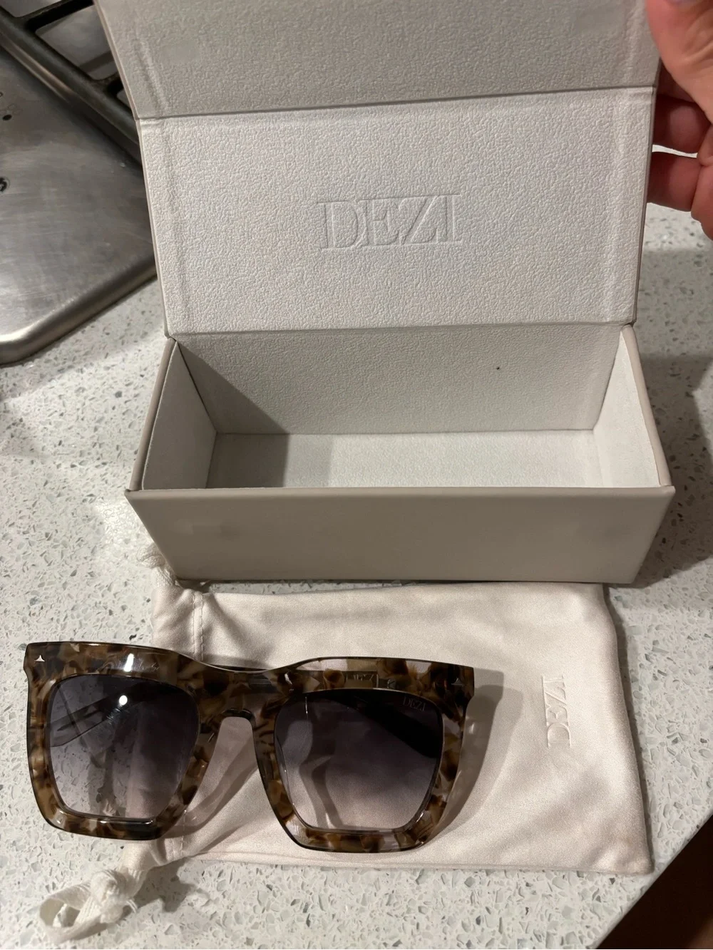 DEZI FALLBACK Tortoiseshell Sunglasses - Brown/Beige Sunglasses
